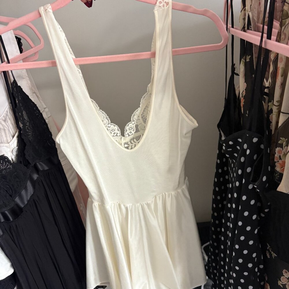Cream Lace Top - Picture 2 of 2
